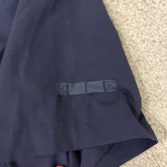 ClimateRight by CuddlDuds 6 Pocket Scrub Top - Picture 7 of 11